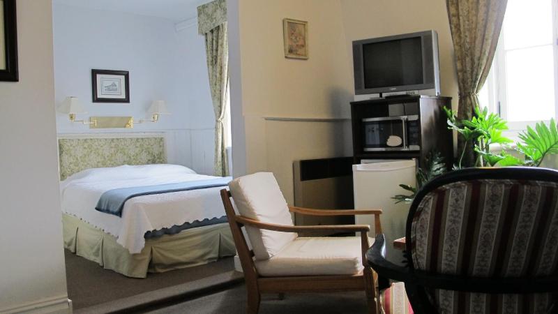 Au Petit Hôtel - image 7