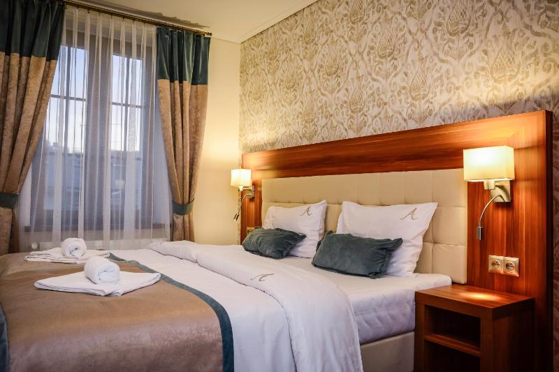 Triple Room image 2
