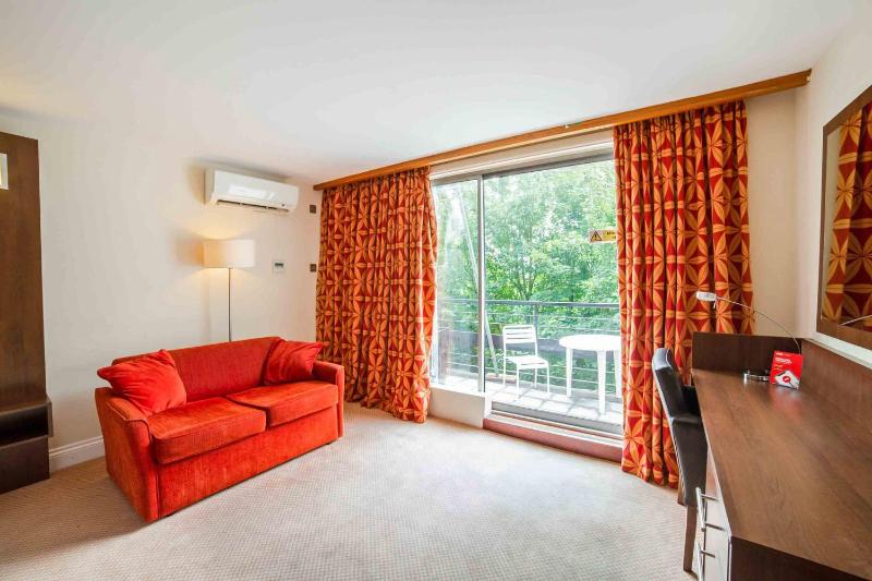 Standard family of 5 room image 4