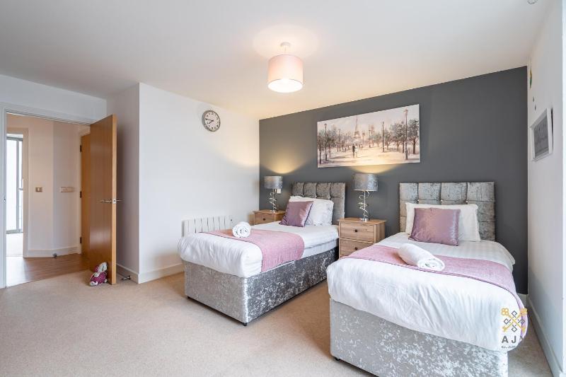 AJY Birmingham City Centre Viva Apartment - image 6