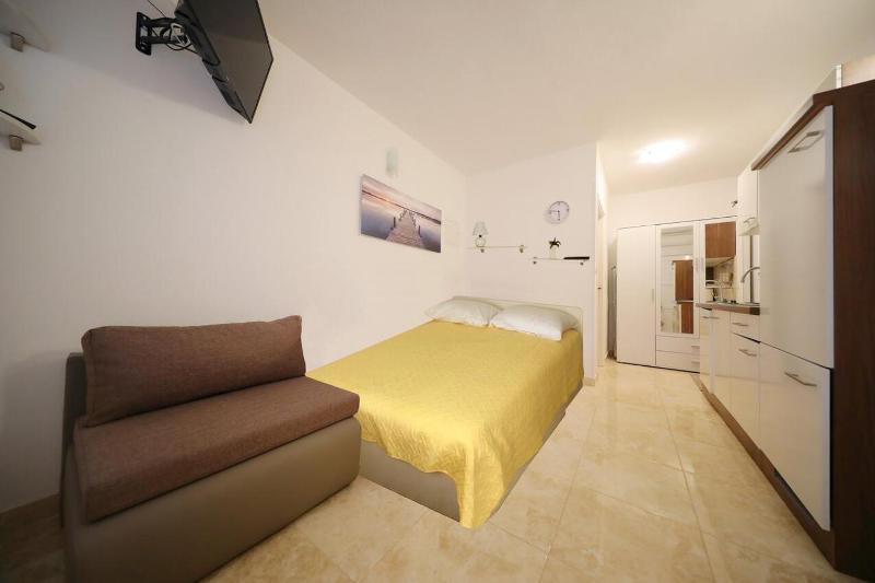 Studio with Terrace and Sea View image 1