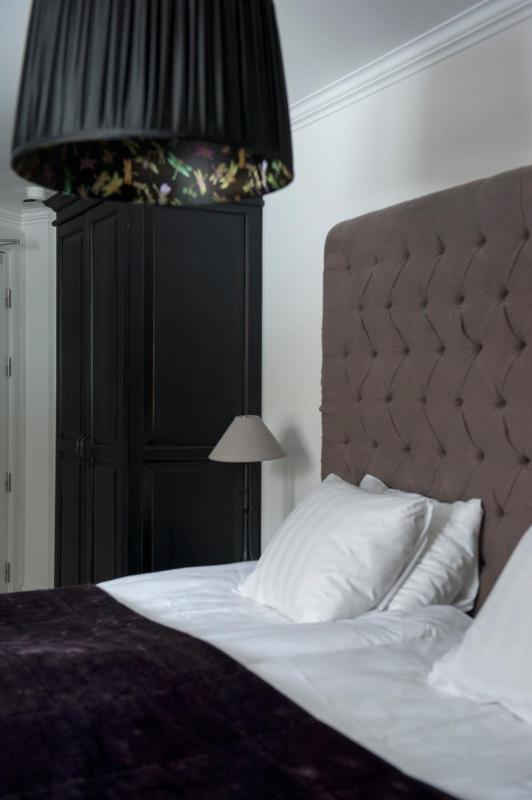 Deluxe Double Room image 2