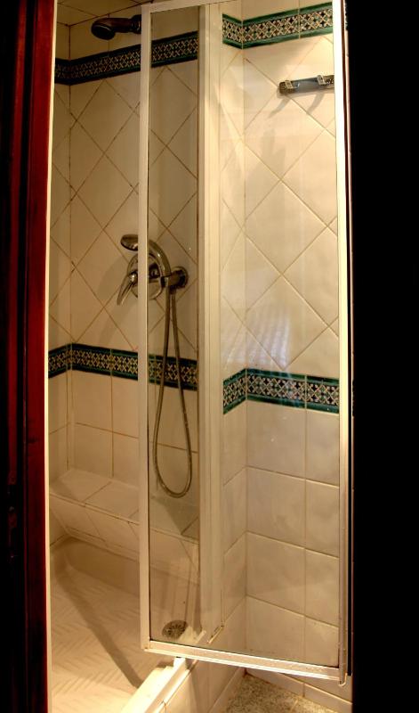 Twin Room image 2