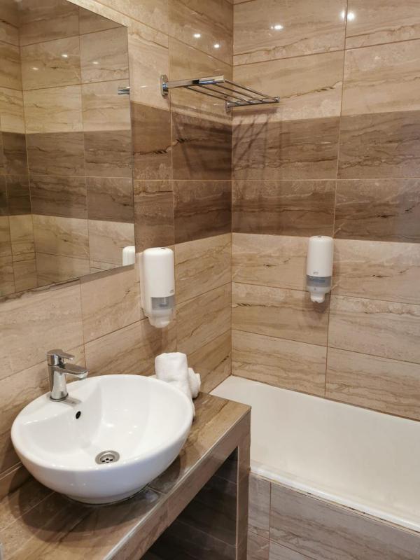 Budget Twin Room image 3