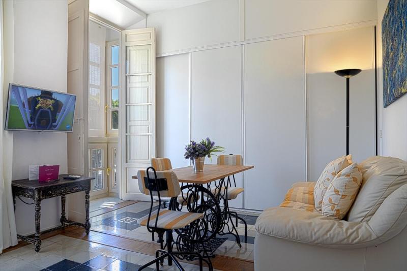 Studio Apartment - Reding 17 image 3