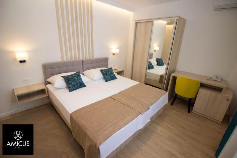 Deluxe Room image 3