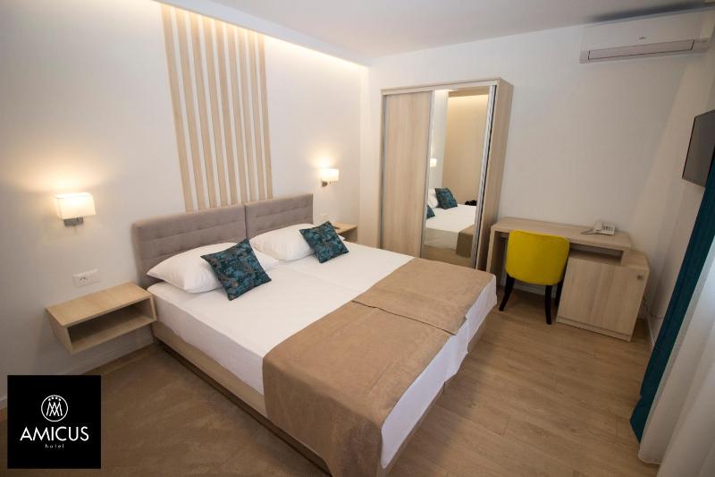 Deluxe Room image 2