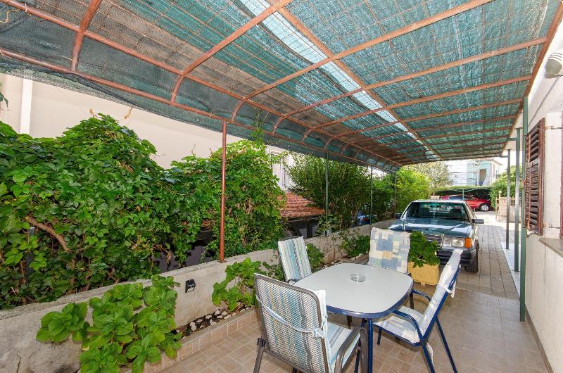 One-Bedroom Apartment image 1