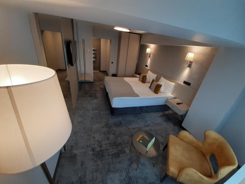 Executive Suite image 4