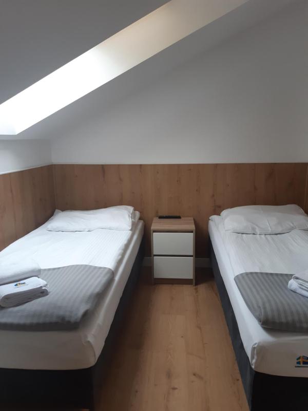 Double Room image 4