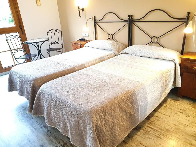 Budget Double or Twin Room image 3