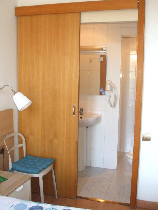 Triple Room with Private Bathroom image 3