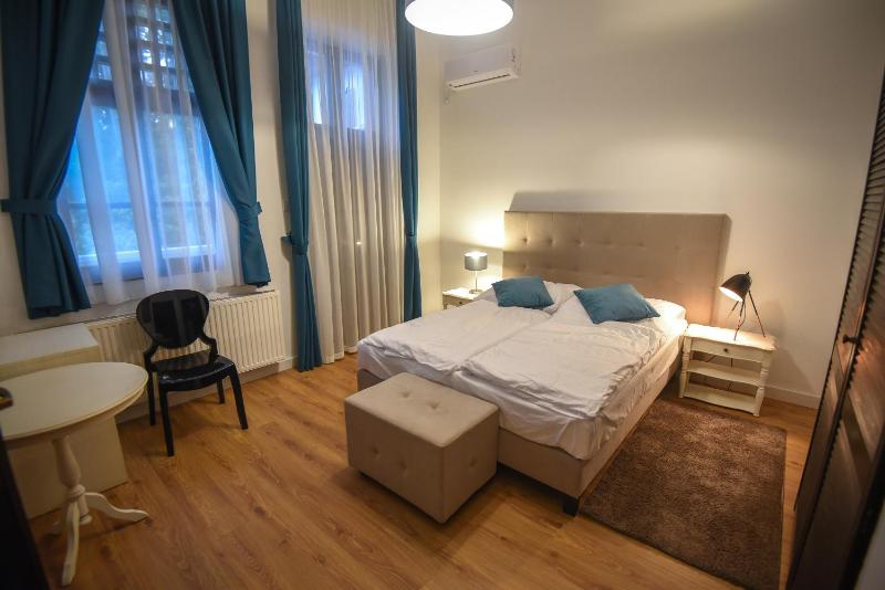 Double Room with Balcony image 3