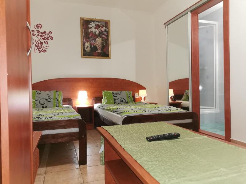 Standard Triple Room image 4