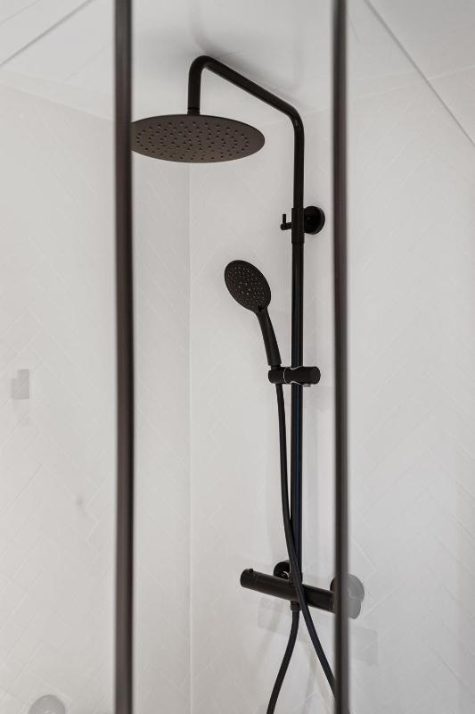 Superior One-Bedroom Apartment image 3