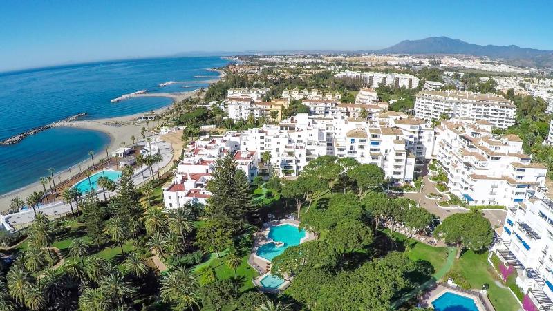 Lujoso Apartamento de 2 dormitorios en Banús - image 17