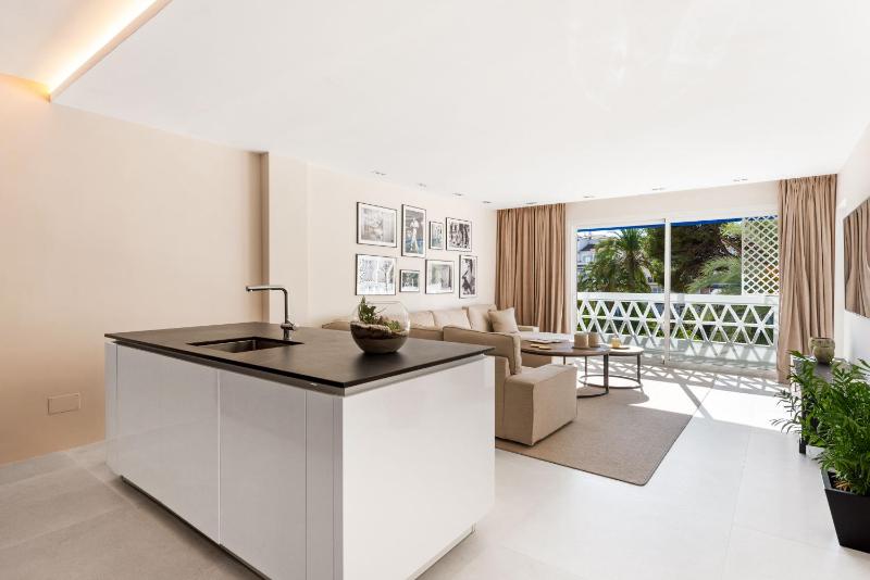 Lujoso Apartamento de 2 dormitorios en Banús - image 23