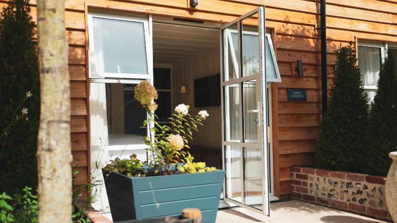 Garden Room Double  (Pets Welcome) image 2