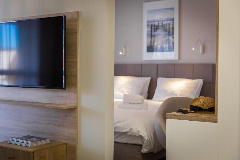 Classic Quadruple Room image 3