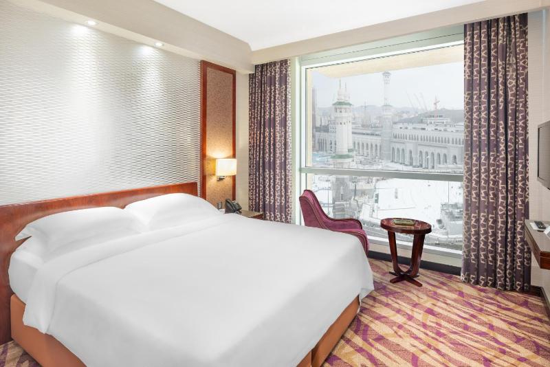 Spacious Partial Haram View Room – King Bed