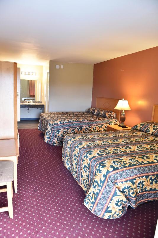 Double Room with Two Double Beds - Non-Smoking image 3