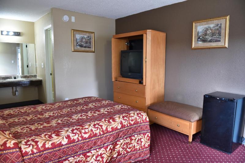 Queen Room - Mobility Access/Non-Smoking image 4