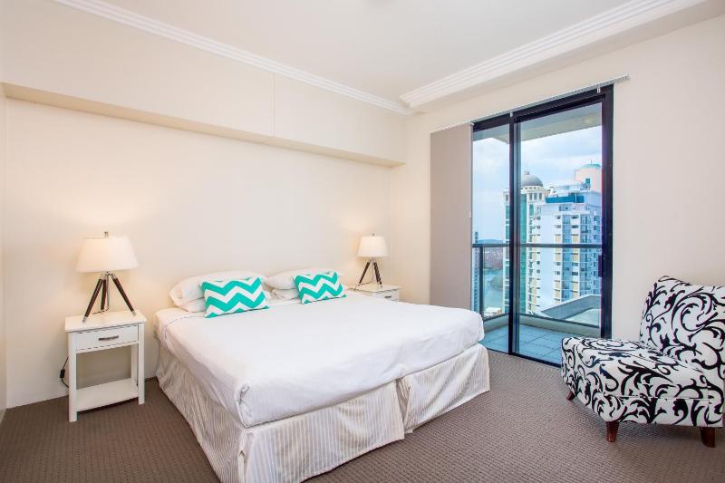 Republic Apartments Brisbane City - image 9