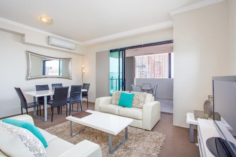 Republic Apartments Brisbane City - image 11