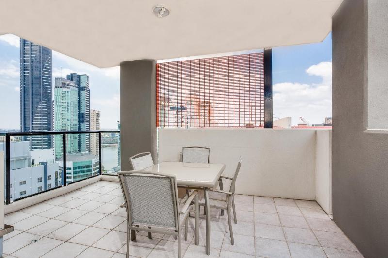 Republic Apartments Brisbane City - image 5