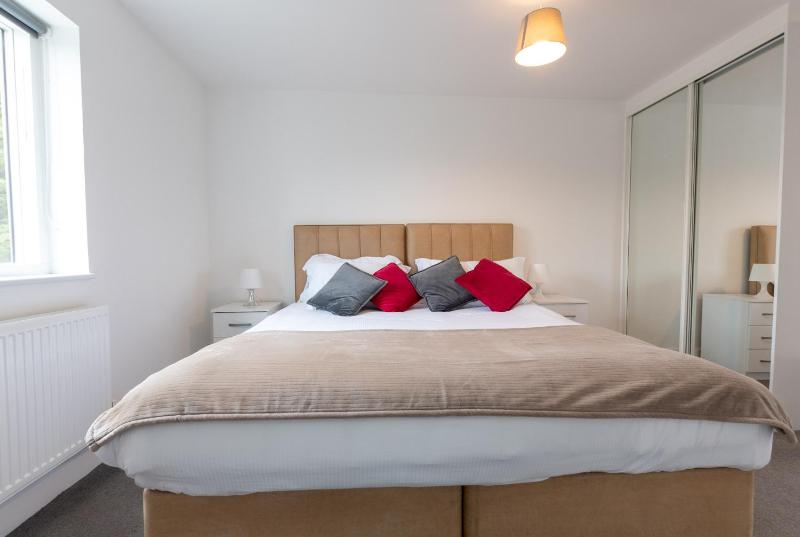 Premium Two-Bedroom Apartment image 3