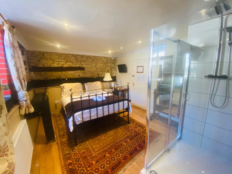 Standard Double Room image 2