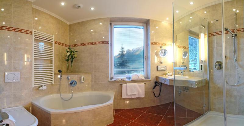 Standard Double Room image 3