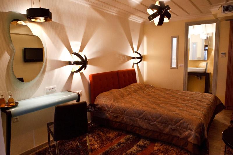 Standard Double Room image 3