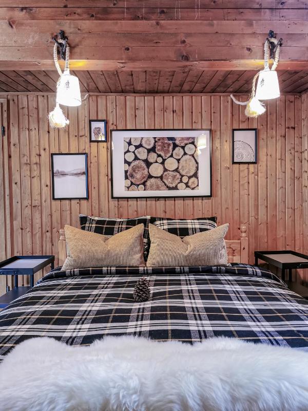 Quadruple Room with Private Bathroom image 1