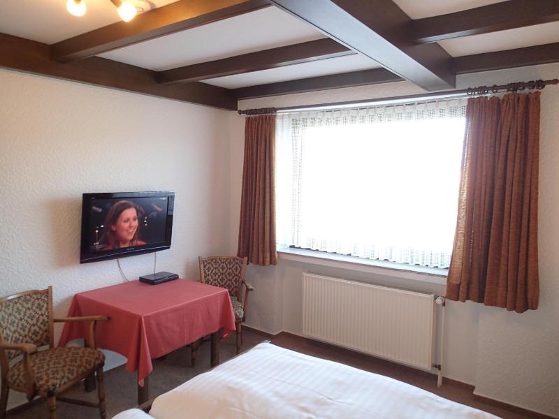 Double Room image 3
