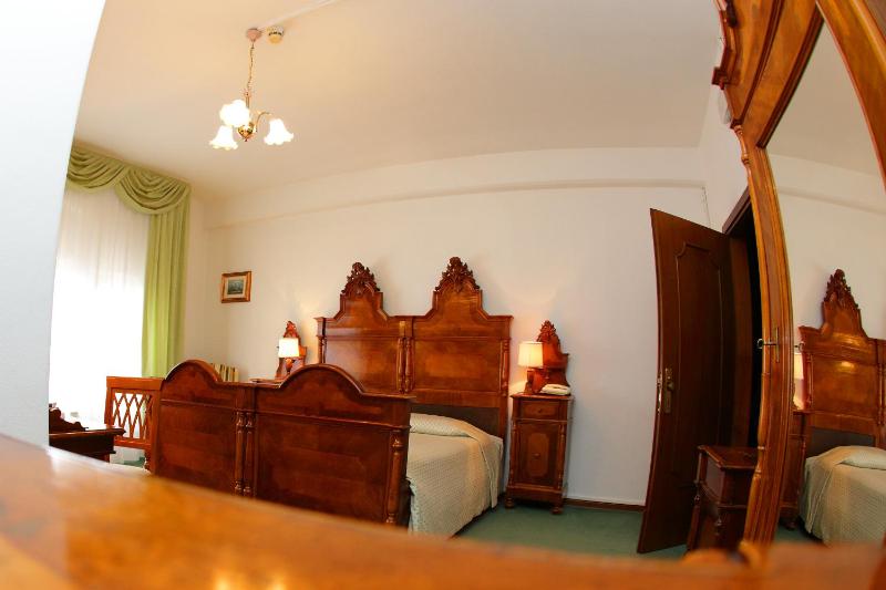 Economy Double or Twin Room image 3