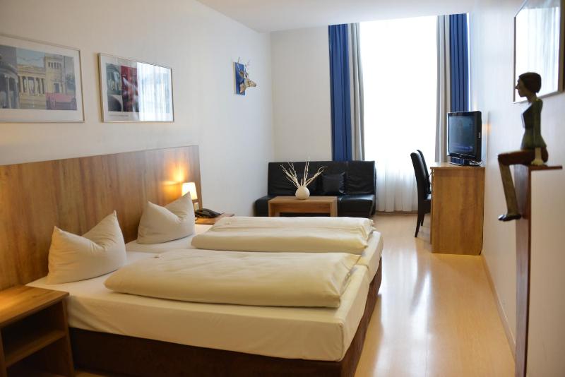 Triple Room image 3