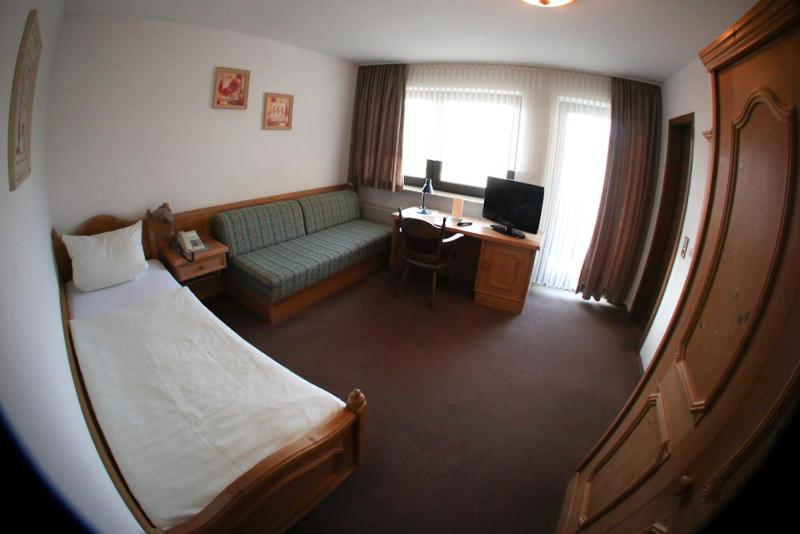 Single Room image 3