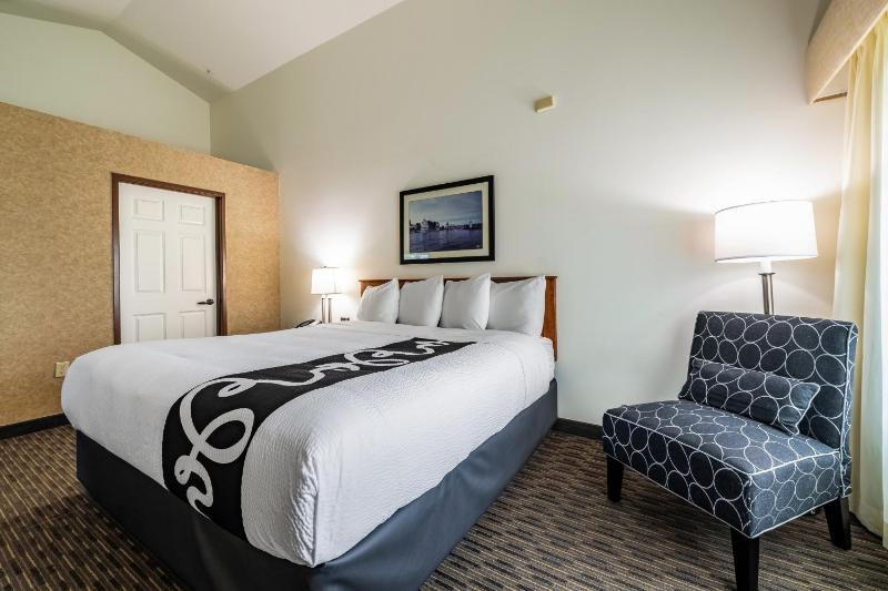 King Suite with Fireplace image 4