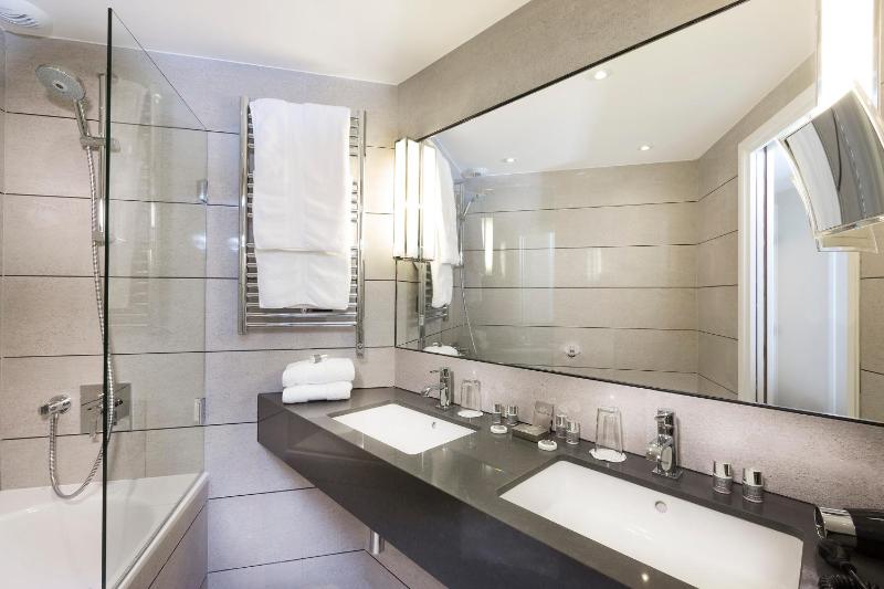 Superior Double or Twin Room image 3