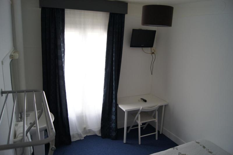 Double Room with Shared Bathroom image 4