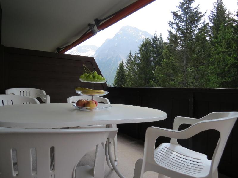 Apartment with Balcony and Fireplace image 4
