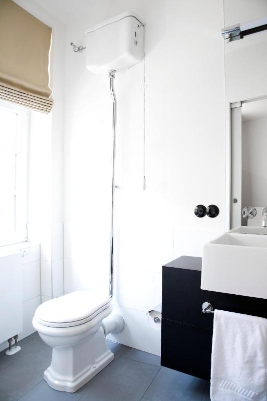 Large Deluxe Double Room image 2