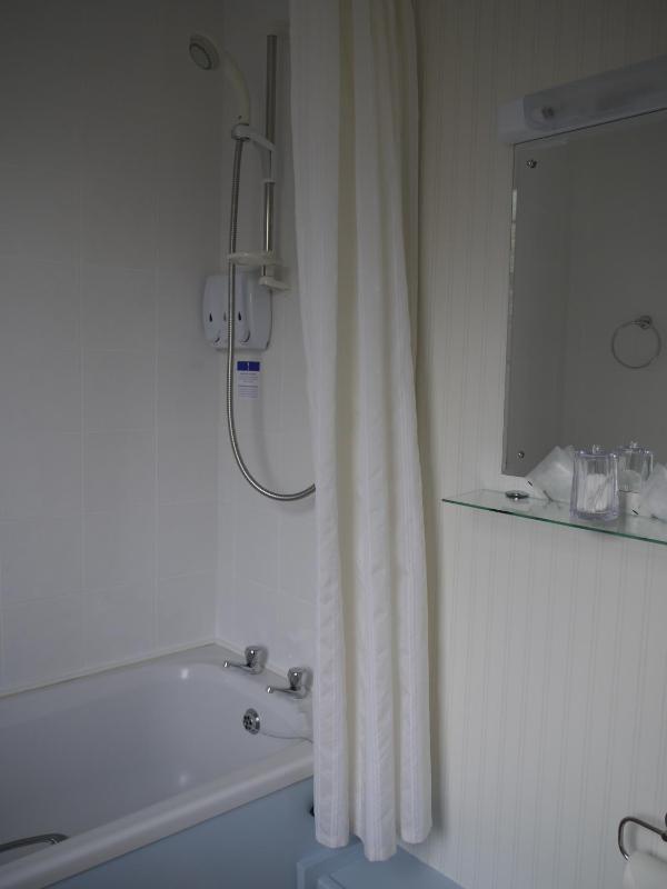Twin Room image 4