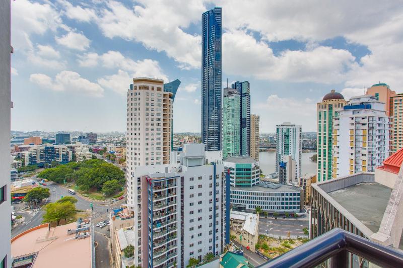 Republic Apartments Brisbane City - image 3