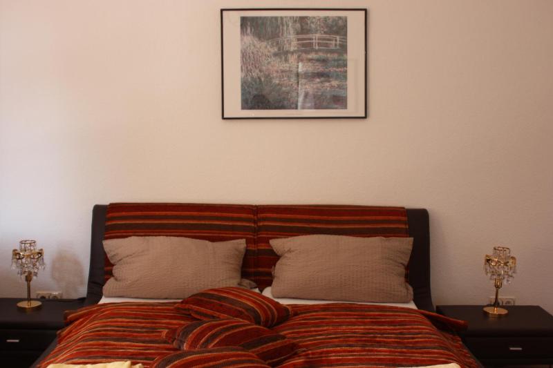 Family Room image 3