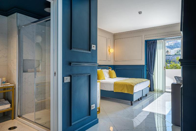Deluxe Room with Pool View image 3
