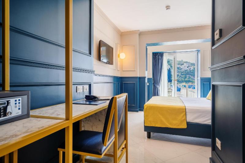 Superior Double or Twin Room with Pool View image 4