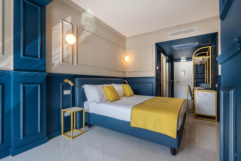 Superior Double or Twin Room with Pool View image 1