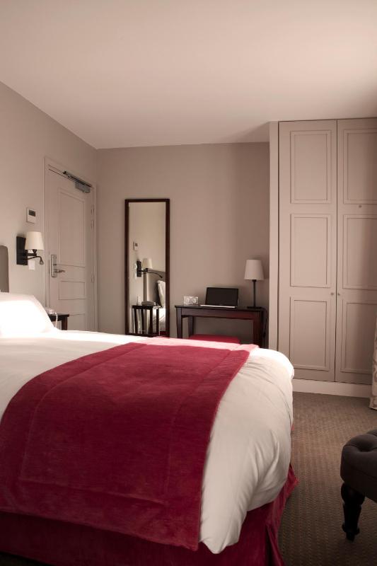 Classic Double Room - Courtyard View image 4